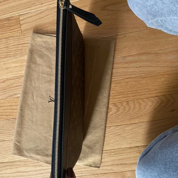 Louis Vuitton daily pouch - Picture 5 of 17